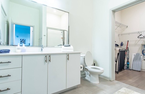 Butchertown Apartment | Luxe 1BR King *Free Garage Parking* | Pool + Gym B