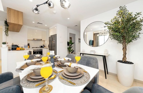 Bur Dubai Apartment | Luxe 2BR with Full Burj Khalifa View, Fountain Views Dubai Mall Access near DIFC
