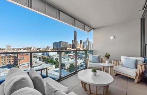 Fortitude Valley Apartment | Luxe 3BR Apt with City Views, Car Park and Rooftop Pool