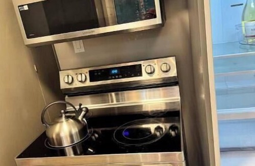 Kitchener House | Luxe 3BR. Clean Central & Bright