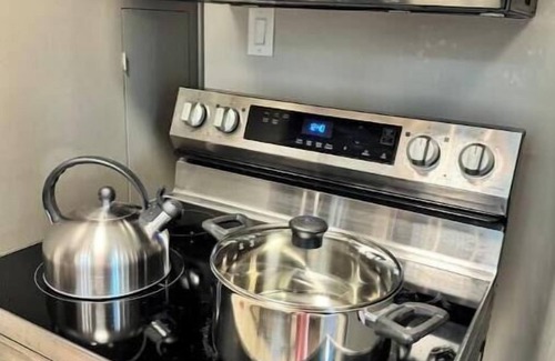 Kitchener House | Luxe 3BR. Clean Central & Bright