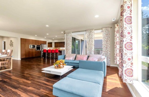 Federal Way House | Luxe 5-bedroom home in Federal Way