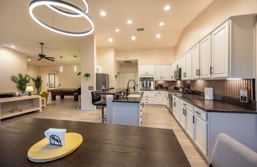 Palm Springs House | Luxe 5br Cali Palms Oasis only 5 min to Desert Horse Park, Music Festivals, PGA