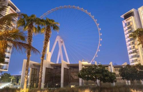 Dubai Apartment | Luxe 5BR Retreat Stunning Eye of Dubai Views in Prime Bluewaters