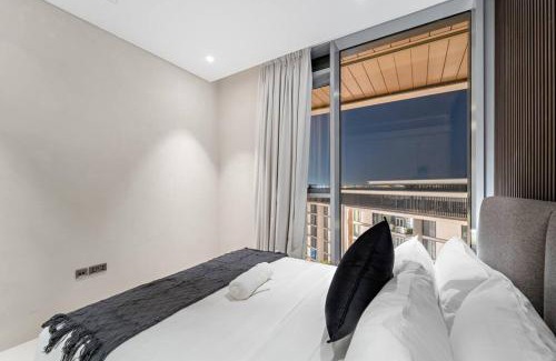 Dubai Apartment | Luxe 5BR Retreat Stunning Eye of Dubai Views in Prime Bluewaters