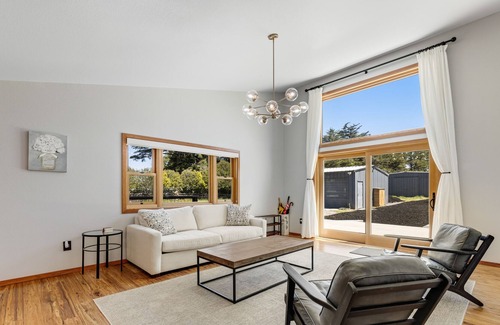 Freestone House | Luxe 6-acre compound with private pool, hot tub, 2 living areas & AC