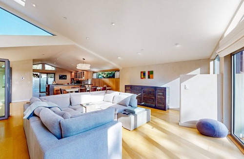 Sea Ranch House | Luxe architectural gem on the oceanfront bluffs with hot tub & gorgeous design
