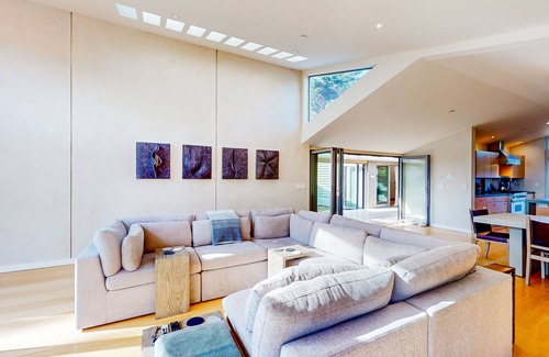 Sea Ranch House | Luxe architectural gem on the oceanfront bluffs with hot tub & gorgeous design