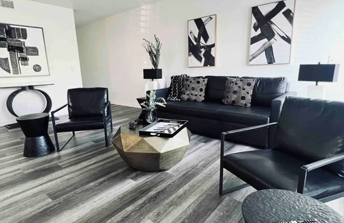 Camelback East Condo | Luxe Biltmore Condo with Queen Bed & Sofa Bednn