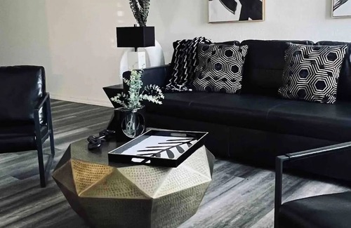 Camelback East Condo | Luxe Biltmore Condo with Queen Bed & Sofa Bednn