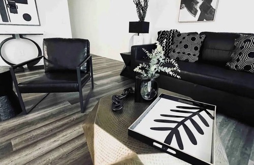 Camelback East Condo | Luxe Biltmore Condo with Queen Bed & Sofa Bednn