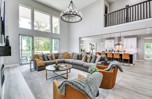 Black Mountain House | Luxe Black Mountain Manor on 15 Acres!