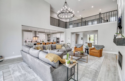 Black Mountain House | Luxe Black Mountain Manor on 15 Acres!