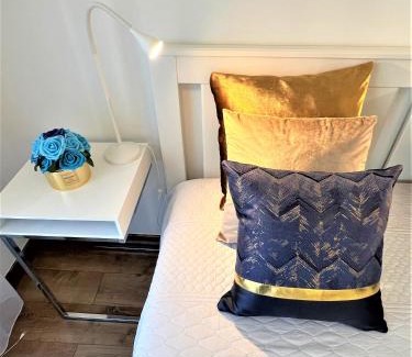 Erzsebetvaros Apartment | Luxe CENTRAL Studio with POOL, PARKING & AC