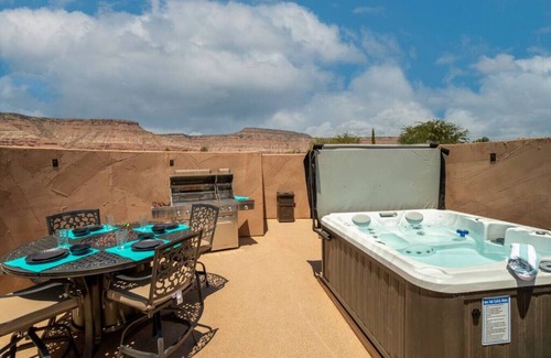 Virgin RV Rental | Luxe Cliff Dwelling Perfect for Romantic Getaway
