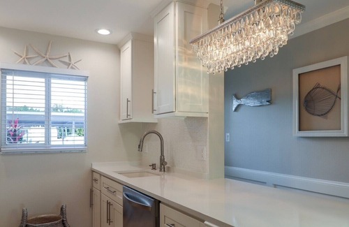 Siesta Key Condo | Luxe Coastal with beach view