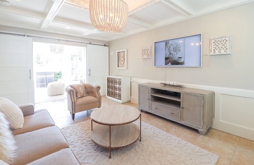 Siesta Key Condo | Luxe Coastal with beach view