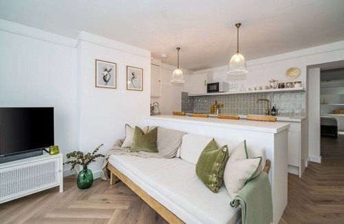 Stow-on-the-Wold Apartment | Luxe Contemporary Cotswold Pad - heart of Stow