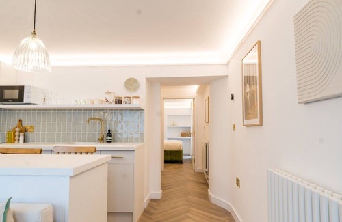 Stow-on-the-Wold Apartment | Luxe Contemporary Cotswold Pad - heart of Stow
