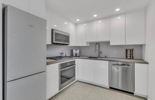 North Park Cottage | Luxe cottage in prime tropical North Park setting