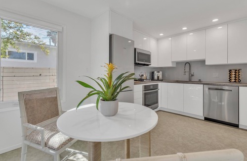 North Park Cottage | Luxe cottage in prime tropical North Park setting