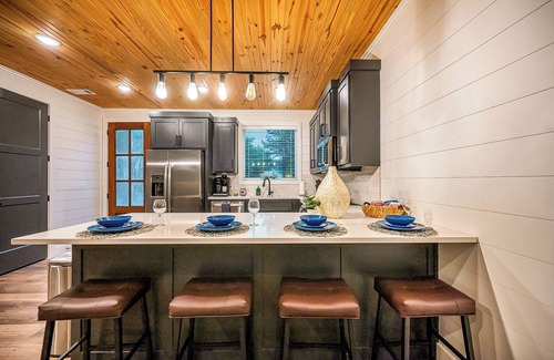 Hochatown House | Luxe Creekside Cabin | Game Room, Playset