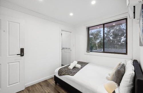 Glenfield House | Luxe Double Ensuite Room - Centrally Located at Glenfield