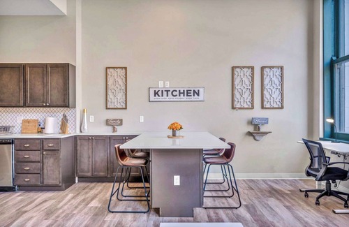 Gateway District Apartment | Luxe Flat w/Heated Pool & Sauna Gym Heart of DT