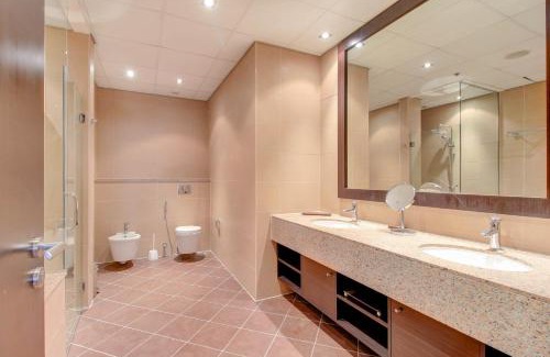 Palm Jumeirah Apartment | Luxe Getaways Royal Amwaj Palm Jumeirah Resort Apartment Holiday Home