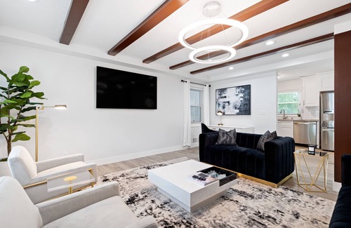 Smyrna House | Luxe Home Near Braves Stadium and The Battery