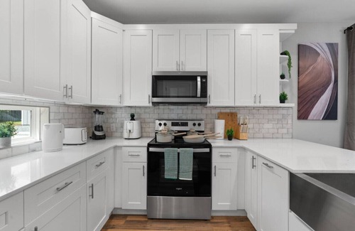University Hills and Windsor Park House | Luxe Home! Sleeps 12+! Great for ACl, F1, + More!