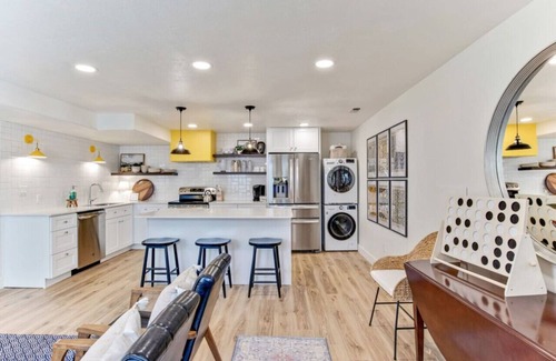 Orem House | Luxe Hot Tub Haven | Free Massage | EV Charger | Hot Tub