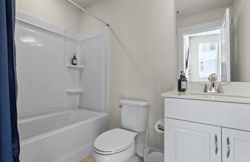 Charlotte House | Luxe King 4BR Townhouse with Rooftop in Uptown CLT