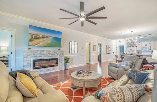 Central Myrtle Beach Apartment | Luxe Lakeview Paradise