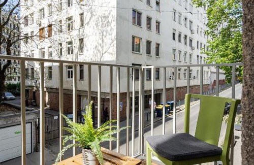 Orszagut Apartment | Luxe Living Apartment