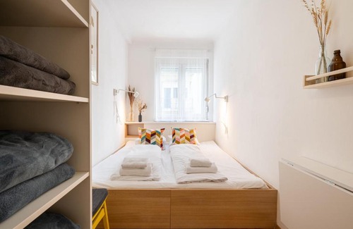Orszagut Apartment | Luxe Living Apartment