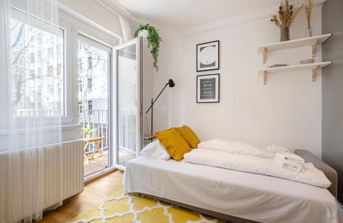 Orszagut Apartment | Luxe Living Apartment