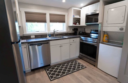 Old Southwest House | Luxe Loft: Safe~Quiet~Near Downtown, Hospitals