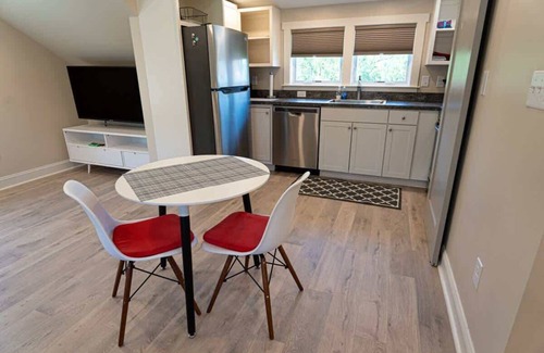 Old Southwest House | Luxe Loft: Safe~Quiet~Near Downtown, Hospitals