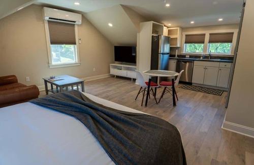 Old Southwest House | Luxe Loft: Safe~Quiet~Near Downtown, Hospitals