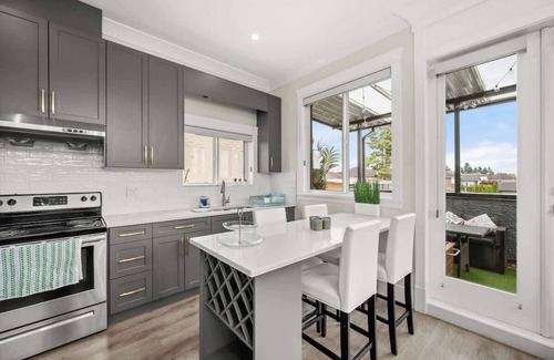 Richmond Apartment | Luxe Minimalist Glam 2-Bed Getaway + BBQ