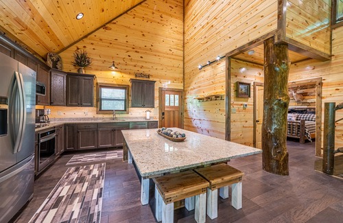 Gatlinburg - Pigeon Forge Cabin | Luxe Mountain Lodge: Heated Pool ~ Hot Tub ~ Glamping Dome