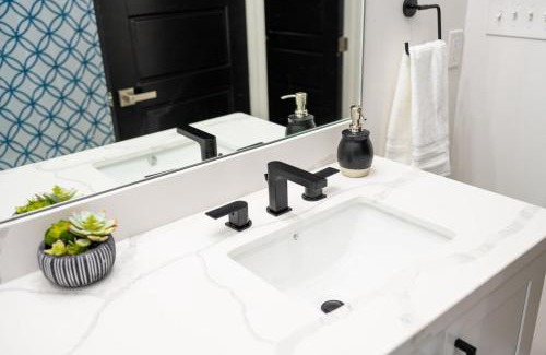 Tulane - Gravier House | Luxe New Construction Home in Quiet Neighborhood