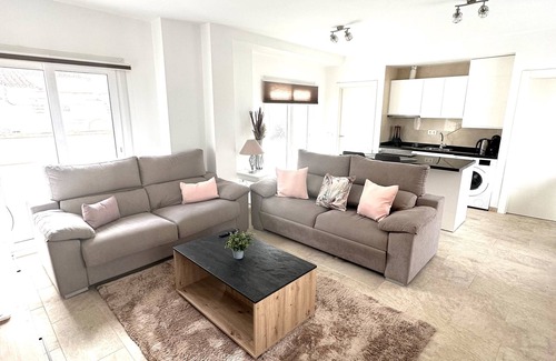 Carihuela Apartment | Luxe Oase,30 sec van Strand Jacuzzi op het dak