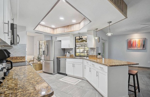 Whitfield House | Luxe Oasis w/Private Pool, Fire Pit, Dog Friendly, Near Beaches, Shopping, Dining and Attractions!