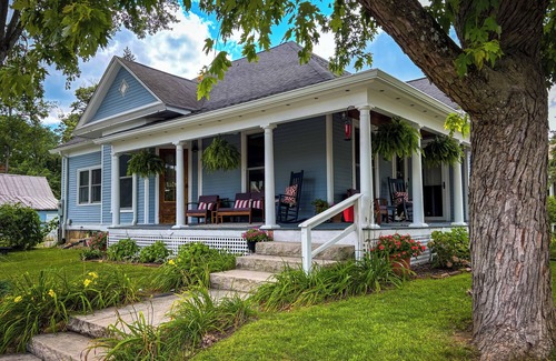 Bloomington House | Luxe on Fourth - Walk to IU, Downtown & Kirkwood
