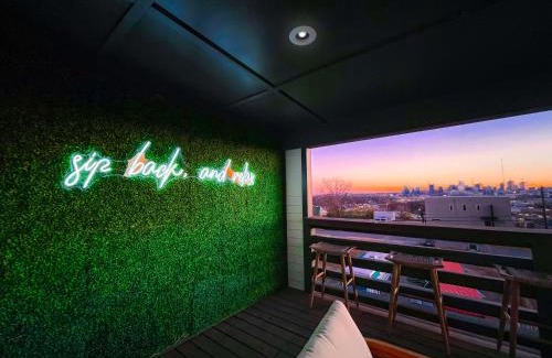 Talbot's Corner House | Luxe Pool Hot Tub & Game Room Downtown Nashville