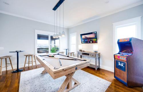 Talbot's Corner House | Luxe Pool Hot Tub & Game Room Downtown Nashville