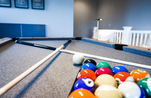 Talbot's Corner House | Luxe Pool Hot Tub & Game Room Downtown Nashville