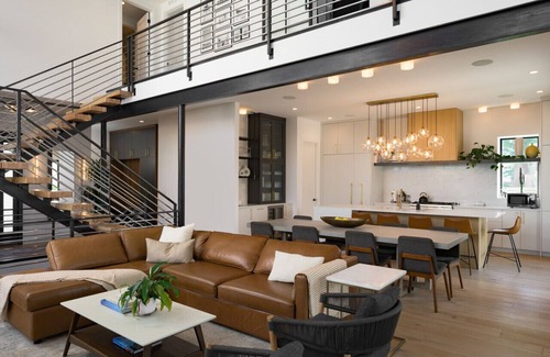 Applewood Villages House | Luxe | Pool | Sauna | Projector